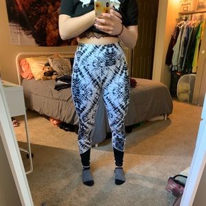 VS Pink Knockout Acid Tide Dye Leggings